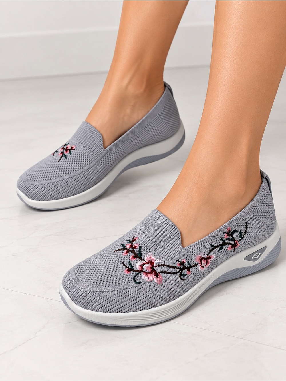 Unbranded Gray Floral Embroidered Slip-On Comfort Shoes Size 8.5 - 9